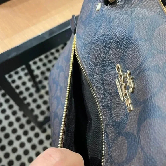 GALLERY TOTE IN SIGNATURE CANVAS (COACH F79609) - Picture 6 of 8